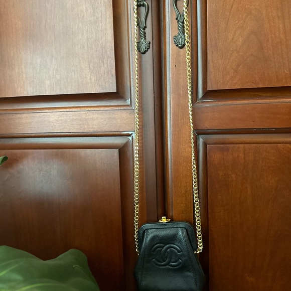 Authentic Vintage Chanel Black Caviar Kiss Lock Coin Purse - Picture 11 of 11